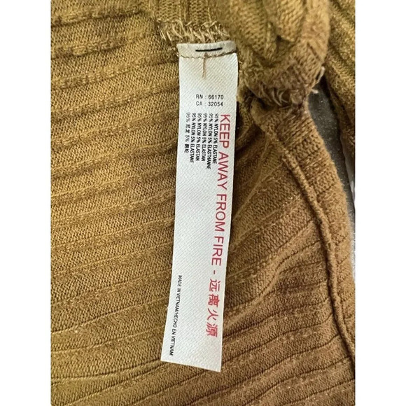 FREE PEOPLE Movement Cant Handle This Medium Ribbed Bell Sleeve Turtleneck Boho - Picture 9 of 10